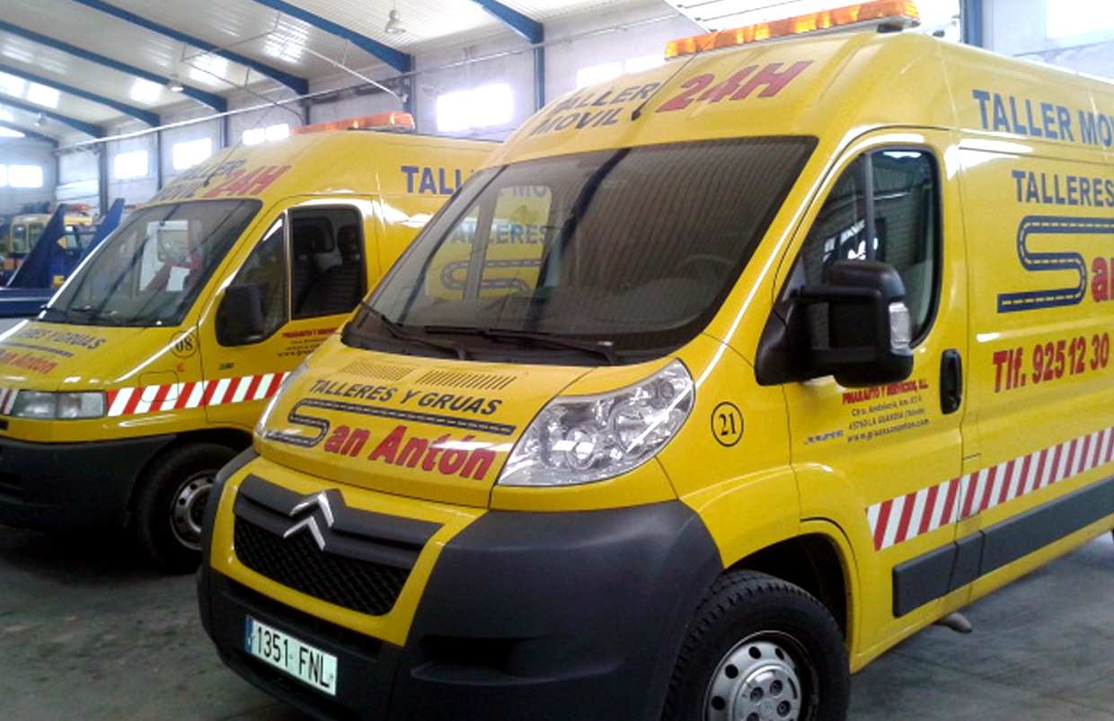 Asistencia en carretera - GRÚAS Y TALLERES SAN ANTÓN PINARAUTO