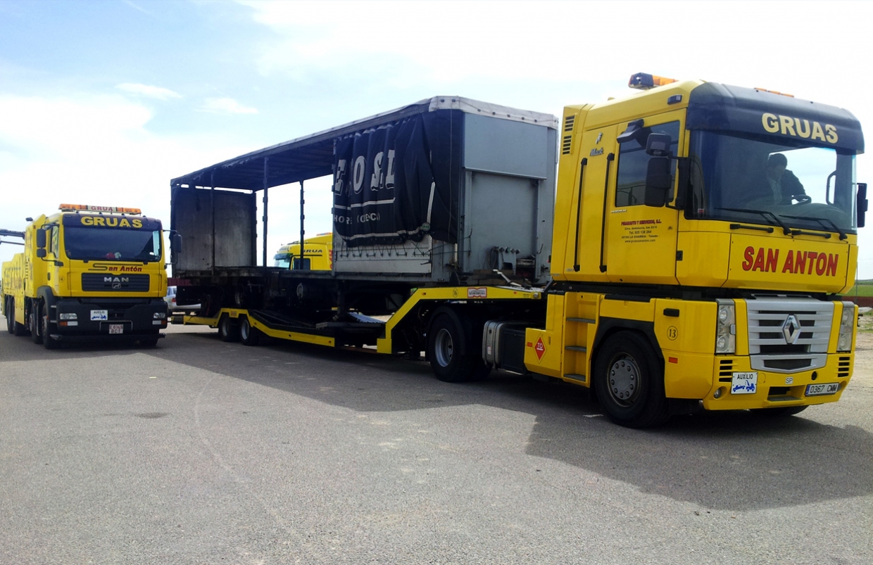 Asistencia en carretera - GRÚAS Y TALLERES SAN ANTÓN PINARAUTO